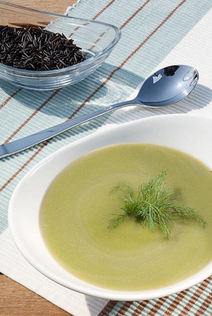 <b>BROKOL ORBASI:</b> Besin olarak en yararl sebzelerden biri olan brokolinin faydalar;   <p>* Brokoli ierdii maddeler asndan insan sal zerinde ok faydaldr. Vitamin deerleri asndan; A, E ve C vitaminlerini iermektedir. erdii flavonoidler bakmndan baklk sistemimizi glendiren bir zellie sahiptir. </p>  * Antibiyotik zellie sahip olan brokoli, bu ynyle prostatitis'e (prostat enfeksiyonu) kar ok etkindir.   <p>* Hi bir antibiyotik yoktur ki baklk sistemimizi zayflatmasn. te brokolinin nemi bu noktada ortaya kmaktadr; ayn zamanda hem baklk sistemimizi glendirmekte hemde antibiyotik vazifesi grmektedir.</p>