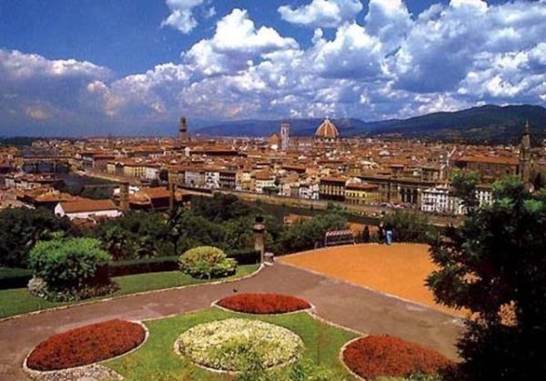 1869 ylnda yaplmaya balanan talya'nn Florence ehrindeki en nl meydan