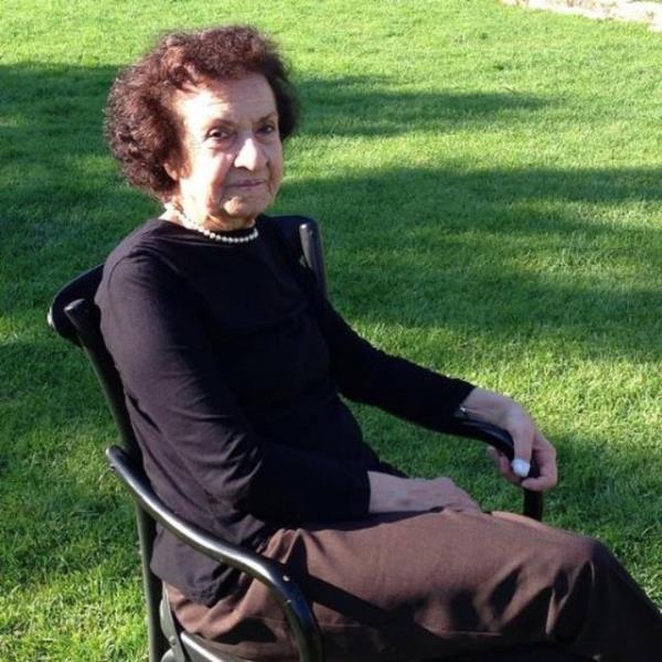 DEMET AKBA Canm annecim , can annecim , tam annecim, Anneler Gnn kutlu olsun