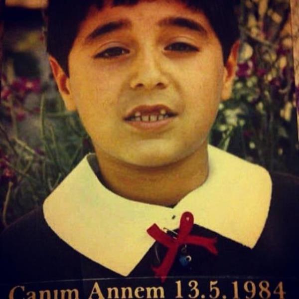 MUSTAFA STNDA Tm annelerin ellerinden perim