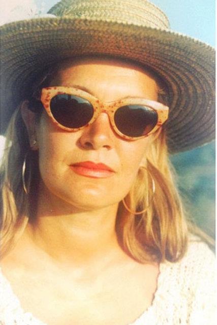 DERYA ENSOY Canm annem @deryabaykal anneler gnn kutlu olsun. 24 yldr smsk tuttuun elimi hi brakmadn, her glmde, her damla gzyamda yanmda olduun iin teekkr ederim