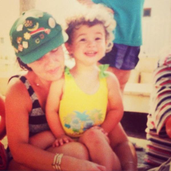 BUSE TERM Benim Annem, Canim Annem senin hakkini mrm boyunca deyemem.. Sen benim basima gelen en kiymetli seysin, sensiz ben yasayamam, sen benim elim, ayagim yaslandigim en saglam duvarimsin anneler gunun kutlu olsun seni cok ama cok seviyorum