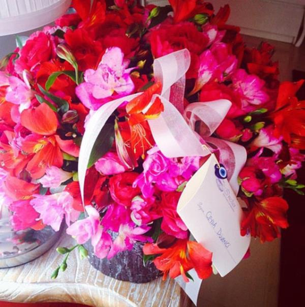 CEYDA DVENC Anneler gnmz kutlu olsun. Baka gzel duygu var m yaa yok...