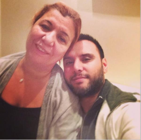 ALAN Herkes benm kadar, annes hayatta olanlar kadar ansl degl blyorum:( Annesi hayatta olanlara seslenyorum...omuzuna yaslanacagnz ve sze omur boyu bakacak brs varsa o Annendir..Onu krma,uzme,incitme..