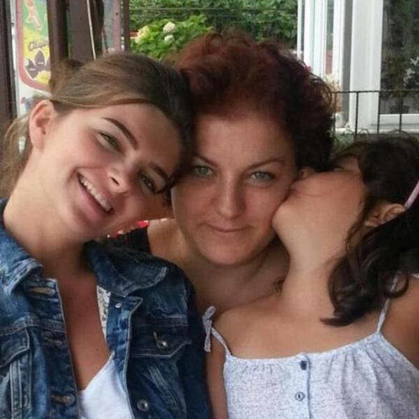 PELN KARAHAN ehit annelerinin, canm annemin ve hak eden btn annelerin gnn kutluyorum.Seni ok seviyorum annem,yi ki varsn