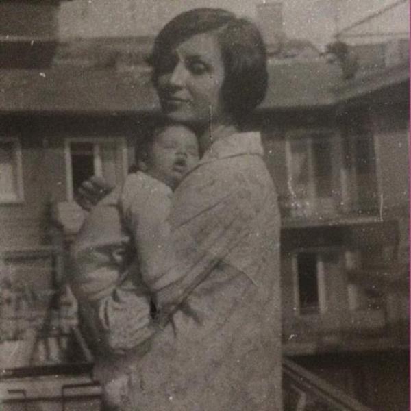 AHU YATU Canm annemin ve tm annelerin Anneler Gn kutlu olsun