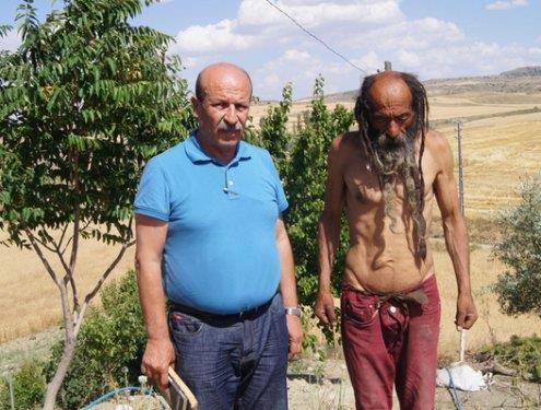 Ailesi ak�l sa�l���n�n yerinde olmad���n� iddia ederek hastaneye yat�r�lmas�n� sa�lam��. �� ayr� hastaneden de ka��p mesle�e d�nmeyi reddetti�i i�in sonunda istifa etti�i kabul edilmi�.