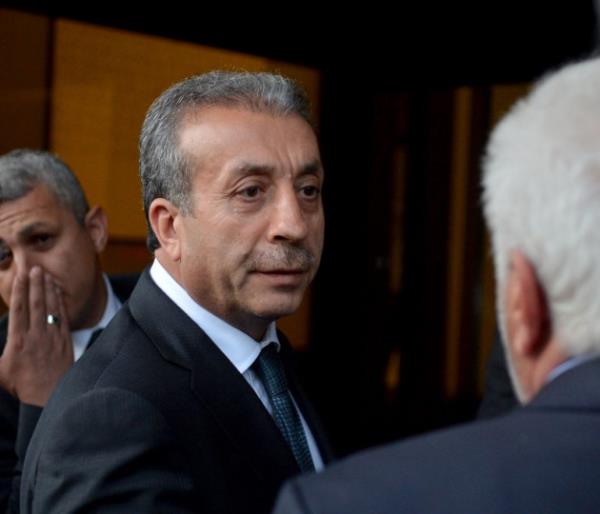 <p><b>G�da, Tar�m ve Hayvanc�l�k Bakan� M. Mehdi Eker: Tar�m konusunda kitap yazaca��m</b></p>    Kitap yazmay� hedefliyorum. T�rkiye'de �zellikle tar�m konusunda herkes bir �ey s�yl�yor ama bu konuya entelekt�el bir bak�� a��s� yok. 'Tar�m ve hayat' i�erikli bir kitap yazaca��m.