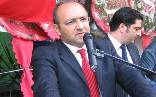 <b>Mehmet Durdu Kastal (Osmaniye Milletvekili):</b> Ankara'da ya�amaya devam edece�im. Zaten siyasete girmeden �nce ticaret yap�yordum. 45 ya��nda bir insan�m. Bo� duracak halim yok. Hen�z bir plan yapmad�m ama eskiden oldu�u gibi ticaret yapar�m b�y�k ihtimal.