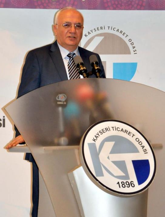 <p><b>AK Parti Grup Ba�kanvekili Mustafa Elita�: Torun sevip 23 y�l�n birikimini yazacak</b></p>    Hen�z bir plan yapmad�. Kayseri'deki ticari i�lerini o�ullar�na devretmi� durumda. Yeniden i� hayat�na at�lmayacak gibi g�r�n�yor. Elita�'�n planlar� aras�nda 'torun sevmek' ve 23 y�ll�k siyaset yolculu�u konusunda kitap yazmak var.