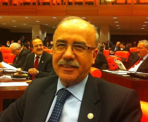 <b>�nal Kac�r (�stanbul Milletvekili):</b> Hi�bir plan�m yok. Ben 41 y�ld�r siyaset yap�yorum. Siyaset�inin siyaseti tene�irde biter. �lla ki Meclis'te olaca��z diye bir kaide yok. Yani Meclis'te olmasam da siyasete devam.