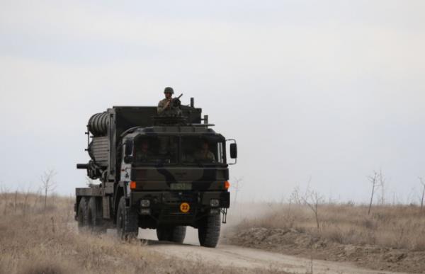 Trk mhendislerince retilen "Sakarya" ve "Kasrga" ok namlulu roketatar sistemleri de Trk Silahl Kuvvetlerinin bir dier nemli ate gcn oluturuyor.