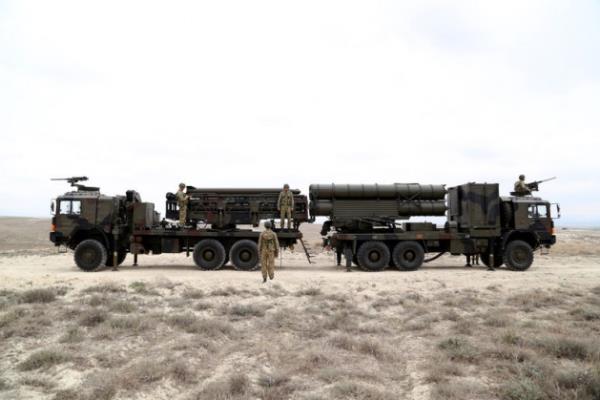 Karadan karaya at yapan, taktik tekerlekli ara zerine monteli, hareket kabiliyeti ve at hz yksek serbest uulu roket sistemleri, ok namlulu roketatar olarak adlandrlyor.