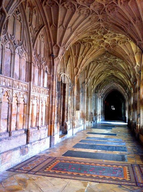 25. Gloucester Katedrali, ngiltere (Harry Potter filmlerinin ekildii yer)