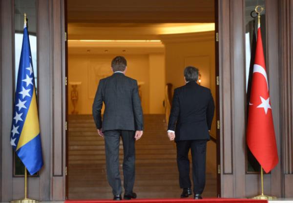 Cumhurbakan Abdullah Gl, Bosna Hersek Cumhurbakanl Konsey Bakan Bakir zzetbegovi'i ankaya Kk?nde resmi tren ile karlad.