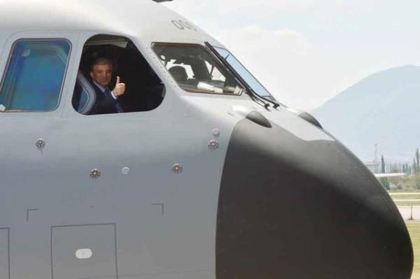 Cumhurbakan Abdullah Gl Kayseri'de A400M Atlas nakliye uanda inceleme yapt.