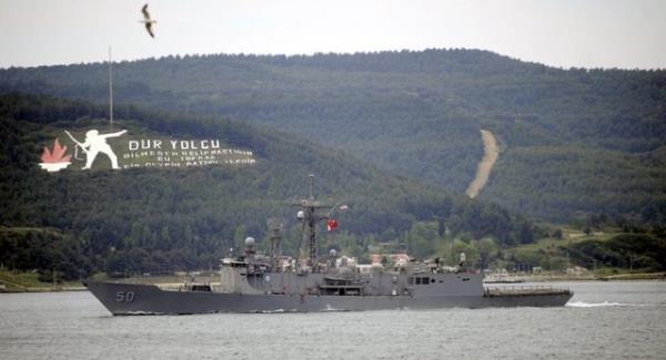 ABD Donanmasna ait "USS Taylor" adl askeri gemi anakkale Boaz'ndan gei yapt.