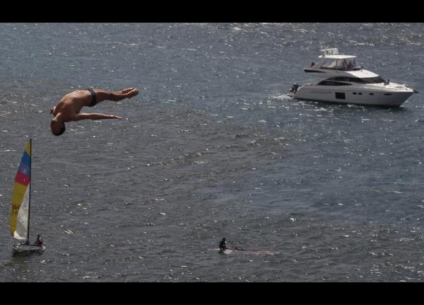 Kba'nn bakenti Havana, dnyann en renkli msabakalarndan Red Bull Kaya Atlay'na ev sahiplii yapt. Meksikal sporcu Jonathan Paredes, 27 metrelik platformdan kendisini suya brakyor.