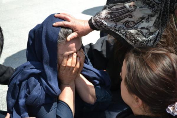 Mahkeme srasnda anne Emel Korkmaz bir ara fenalaarak salon dna kmak zorunda kald...