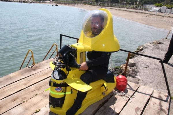 Elektrik teknisyeni bir iadam tarafndan gelitirilen Trkiye'nin ilk yerli tek kiilik denizalts mavi sulara indi.