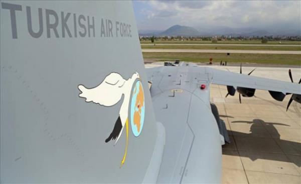 *Taktik olarak Mayna dayankl pusudan koruma arac gibi askeri ykleri dz bir tarlaya bile indirme imkanna sahip.