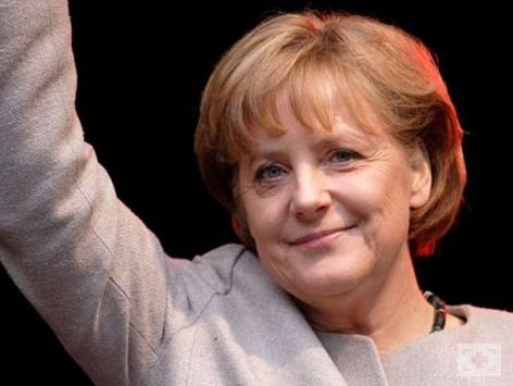 Mezun olduktan sonra barmenlik yapan Merkel'in eiyle birlikte yaad ev ise olduka kkt. Merkel ilk einden 1982 ylnda boand ve bir sonraki evlilii 1998 ylnda kimya profesr olan Joachim Sauer ile oldu.