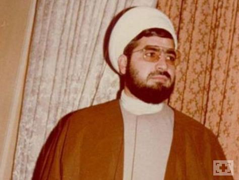 Hasan Ruhani, ran Devlet Bakan Tahran niversitesi'nde yarg hukuku eitimi aldktan sonra, Ruhani ah kart, Humeyni yanda gezilere katld.