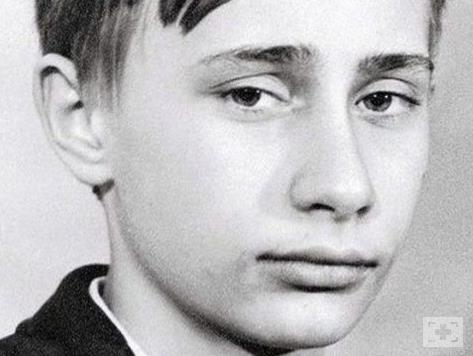 Vladimir Putin, Rusya Devlet Bakan Sk sk spor yaparken ya da halkn arasnda tek bana dolarken grlen kendi ahsna mnhasr devlet bakan Putin, niversite yllarnda almaya hevesli bir genmi. Putin, Leningrad Devlet niversitesi'nden mezun olduktan sonra gvenlik ajanslarnda alm.