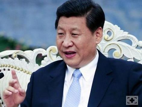 Kyn en entellektel genleri arasnda olan politikacnn maarada yaad ve kyllerden srekli bir eyler renmeye alt syleniyor.