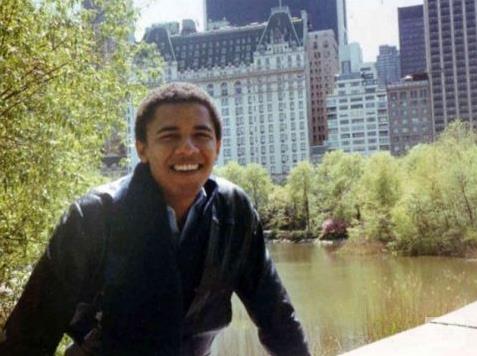 Barack Obama, Amerika Birleik Devletleri Bakan 1983 ylnda Columbia niversitesi politika biliminden mezun olduktan sonra ikago'ya tanan Obama, 1988 ylnda Harvard Hukuk Fakltesi'ne kaydoldu. Ama Harvard'dan nce manevi dnclerle ilgilendi ve seyahatler yapt.