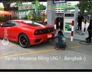 Amerika'da bir Trk Ferrari'sine tp taktrm da bunu duyan Ferrari arabay ondan geri alm.