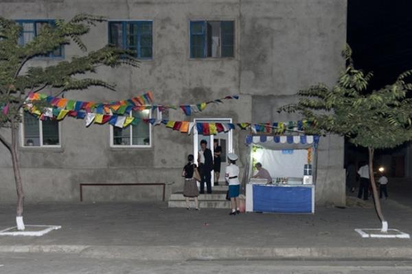 Rehberler baz fotoraflar ekerken fla kullanmamam istiyor. Gereke ise insanlar rktmemek.