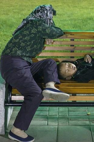 Yetkililer paranoyak... Bu insanlarn evsiz olduklarn dneceimi hesaba katarak fotoraf silmemi istediler, oysa bu insanlar sadece dinleniyorlard.