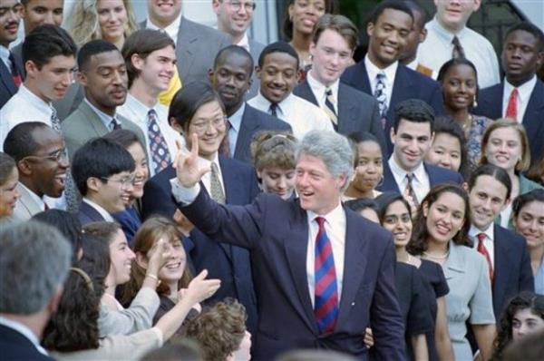1994 - Dnemin ABD Bakan Bill Clinton Beyaz Saray'dan karken