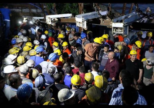 <p>Sabahtan bu yana madenden kurtarma ekipleri 6 iiyi daha kard.</p>    Gnn aarmasyla birlikte madenin giriinden dumanlarn kmaya devam ettii ve kurtarma almalarnn ne kadar g bir ortamda srdrld de grld.