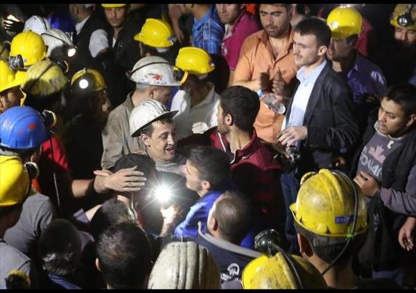 Ailelerin maden nnde bekleyileri de sryor. Hayatn kaybeden ve cesedine ulalan iilerden bir ksm, memleketleri olan Krkaa ilesine gnderildi.