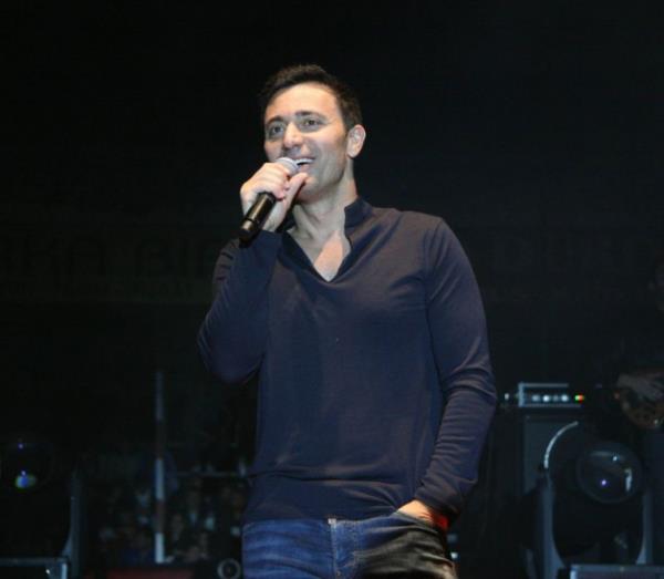 <p><b>Mustafa Sandal</b></p>  Soma'da hayatn kaybeden kardelerimize Allah'tan rahmet diliyorum. Kayplarn sa bulunmas iin dua edelim Allah yardmclar olsun