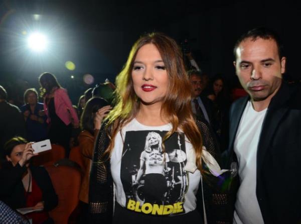 <p><b>Demet Akaln</b></p>  nallah daha ok can kurtulur