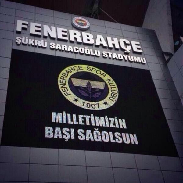 Fenerbahe tm tesislerinde bayraklar yarya indirdi. Fenerbahe kr Saracolu Stad'nn dnda bulunan dev led panoya "Milletimizin Ba Saolsun" yazld.