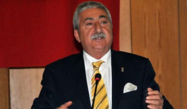 <p><b>Trkiye Esnaf ve Sanatkarlar Konfederasyonu (TESK) Genel Bakan Bendevi Palandken</b></p>  "Milletimizi derinden zen messif kazada yaamn yitiren vatandalarmza Allah'tan rahmet, ailelerine basal, yaralanan vatandalarmza da acil ifalar diler, gk altnda kurtarlmay bekleyen madencilerimizden sevindirici haberlerin gelmesini yrekten temenni ediyorum. Milletimizin ba saolsun."