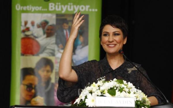 <p><b>clal Aydn</b></p>  Allahm gidenlerden rahmetini kalanlardan merhametini esirgemesin,dualarmz kabul etsin. Trkiye'nin karanlk gecesi...