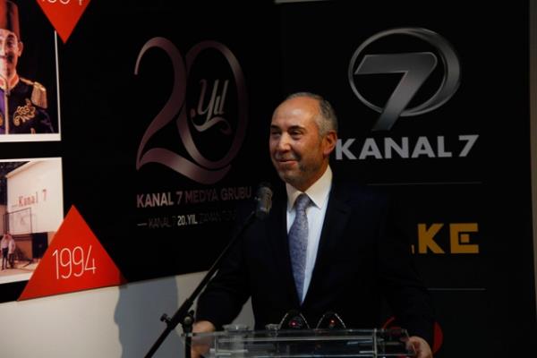 Yayn hayatna 1994 ylnda amatr bir ruhla balayan Kanal 7'nin 20 yllk yaynclk servenini anlatan fotoraf sergisi ald. Kanal 7'nin Eyp'teki binasnda dzenlenen kokteylle al gerekleen fotoraf sergisinde 1994 ylndan 2014 ylna Kanal 7'de yaynlanan programlardan, zel gnlerden ve alma ortamlarndan kareler yer alyor.
