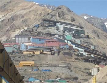 ili'nin Cachapoal ilinin Machali kentindeki El Teniente madeninde 1945 ylnda kan bir yangnda 355 madenci karbonmonoksit zehirlenmesinden ld.