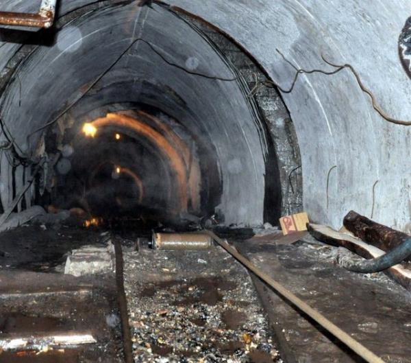 Elektrik, gaz, buhar, su ve kanalizasyon sektrnde i kazas geirenlerin oran yzde 5,2; inaat sektrnde i kazas geirenlerin oran ise yzde 4,3 olarak gerekleti.