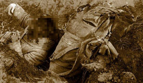 Prof. Dr. G�ktepe, +13 uyar�s� hakk�nda da, "Baz� foto�raflarda �iddet g�r�nt�leri o kadar fazlayd� ki, yay�nlayamad�k. Buna ra�men yay�nlanan baz� g�rsellerin rahats�zl�k meydana getirece�ini d���nd���m�zden +13 uyar�s� getirdik" diyor.