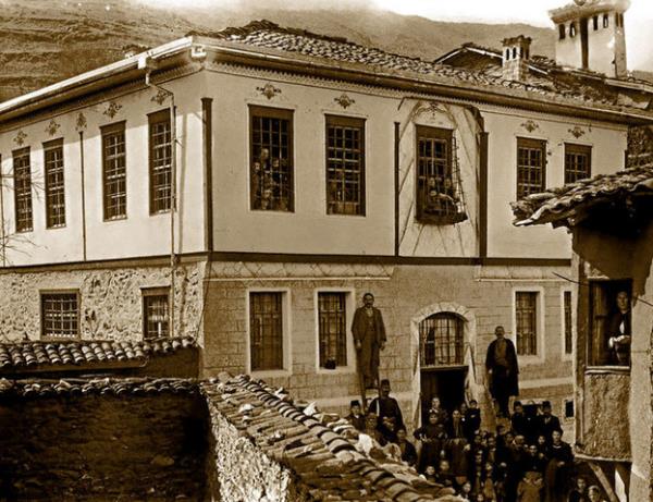 1912 Balkan Harbi'nin bug�ne dek g�n y�z�ne ��kmam�� �arp�c� foto�raflar�, sava��n en korkun� y�z� yeni bir kitapla ortaya konuldu.