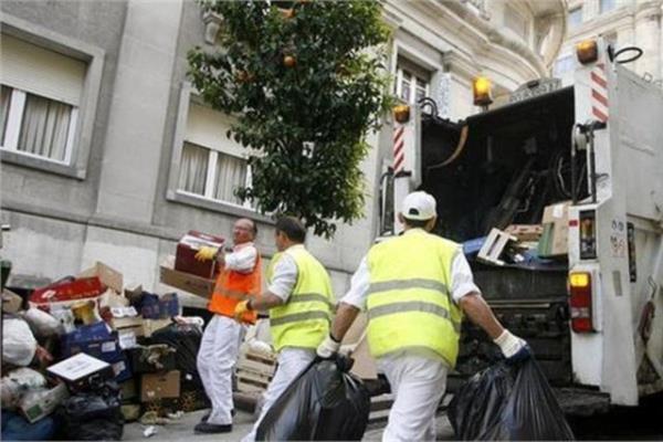 Atk ve geri dntrlebilir maddeleri toplama uzmanlar