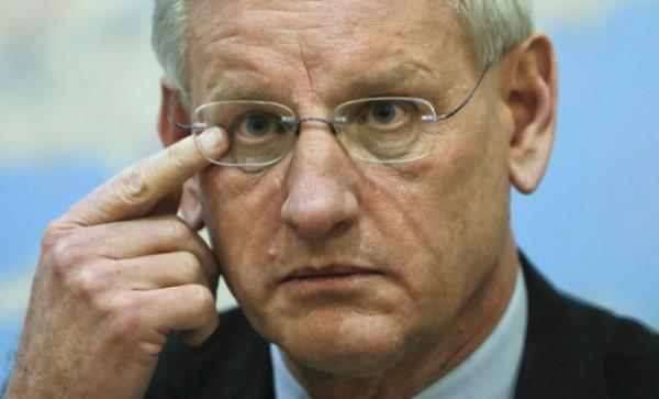 SVE: Dileri Bakan Carl Bildt, Twitter'dan "En derin taziyelerimi iletiyorum" dedi.