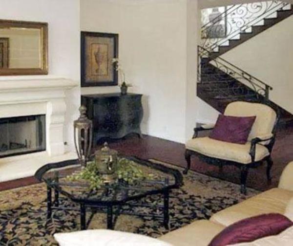 Lovato, evinin i dekarosyanu iin de kesenin azn am.