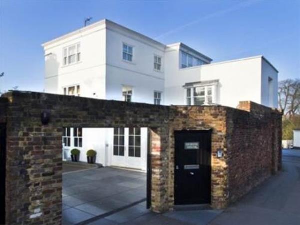 Harry Styles, alt ay nce de Londra'da bu malikaneyi satn ald.